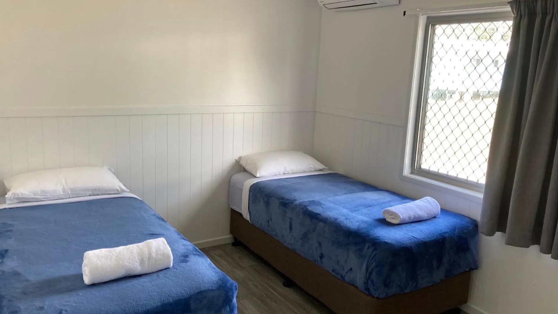 ****  Lake Tinaroo Holiday Park Australia
